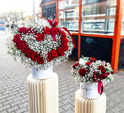 Krabice růží a gypsophila se srdcem - Černá Růže 