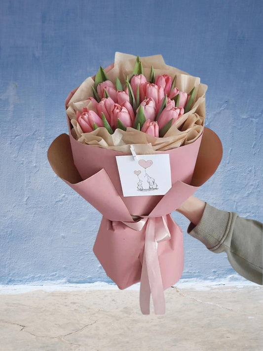 Kytice růžových tulipánů s papírem - Černá Růže 