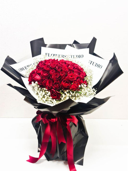 Kytice červených 51 růží - 50cm - Černá Růže 
