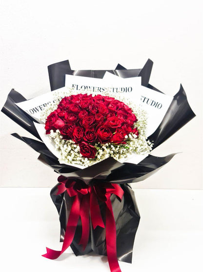 Kytice červených 51 růží - 50cm - Černá Růže 