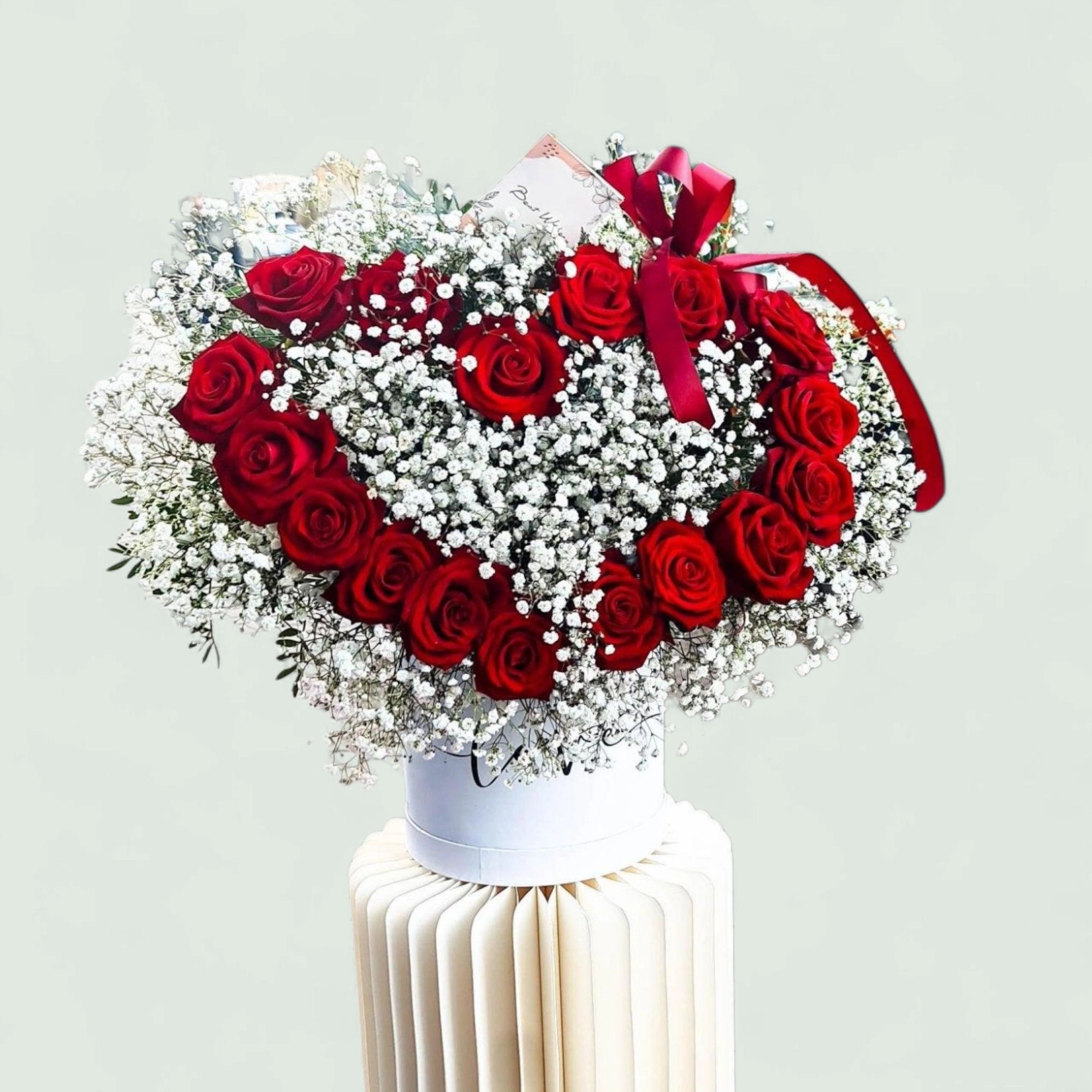 Srdce plné lásky – Červené růže & gypsophily